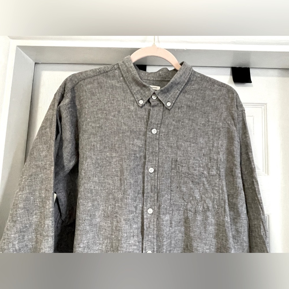 Mens Old Navy Button Down Slim Fit Shirt - Picture 6 of 7